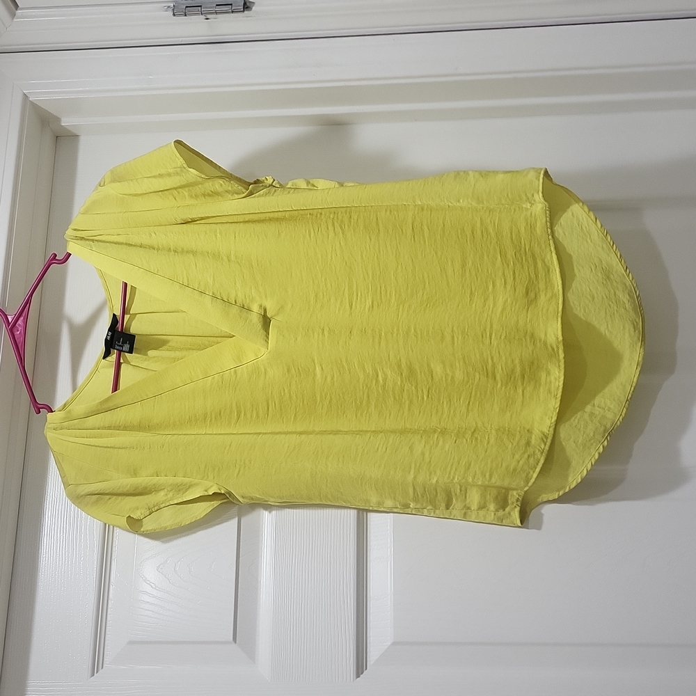 Like new H&M yellow shirt